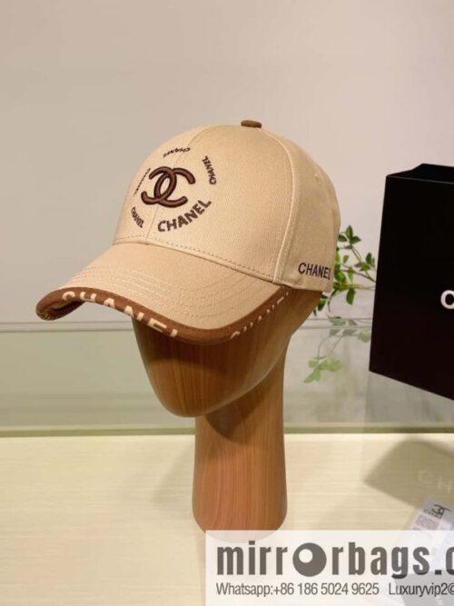 Chanel\'s new simple embroidered logo baseball cap