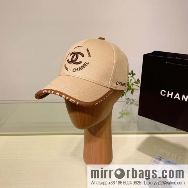 Chanel\'s new simple embroidered logo baseball cap