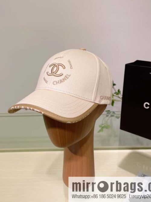 Chanel\'s new simple embroidered logo baseball cap