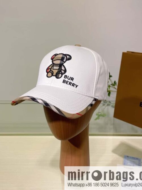 Burberry Burberry three-dimensional embroidery original baseball cap