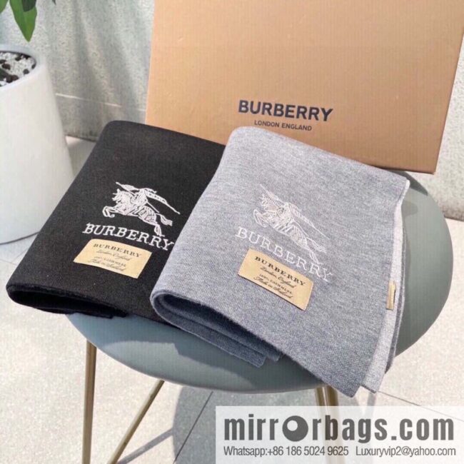 Burberry Burberry Classic Horse 100% Imported Knitted Cashmere Scarf