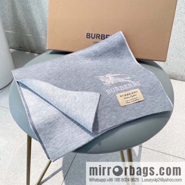 Burberry Burberry Classic Horse 100% Imported Knitted Cashmere Scarf