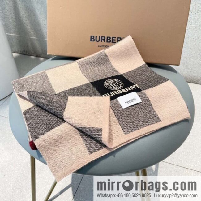 Burberry Burberry Classic War Horse 100% Imported Knitted Cashmere