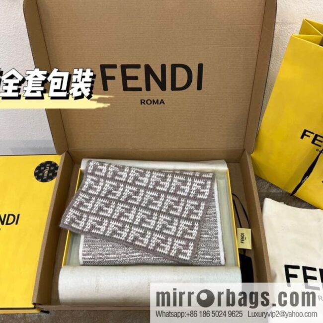 wsxc1668169338384_0-800x80012cxnopdv3s65758_20250630115506.jpg FENDI Fendi FF contrasting color letter jacquard long towel FXT362
