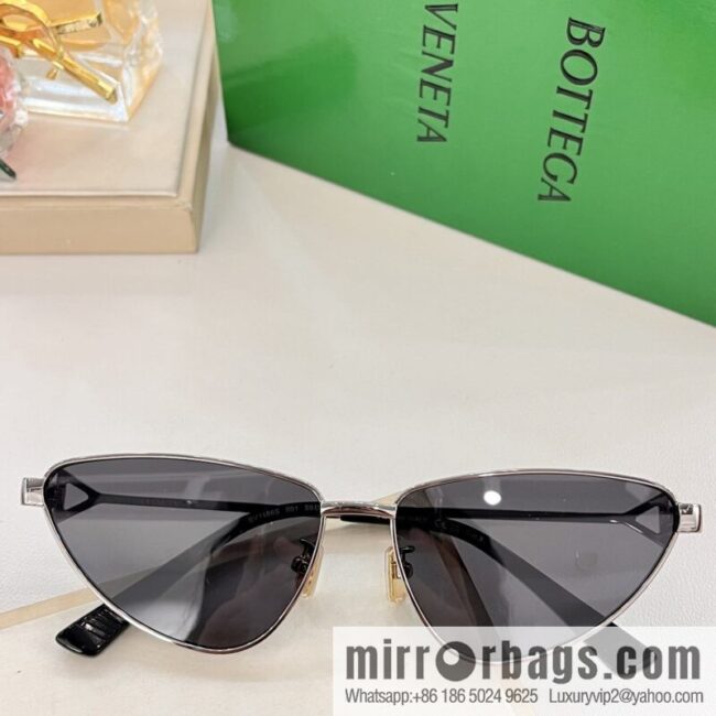Bottega Veneta Metal Frame Women\'s Sunglasses