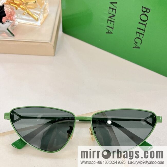 Bottega Veneta Metal Frame Women\'s Sunglasses