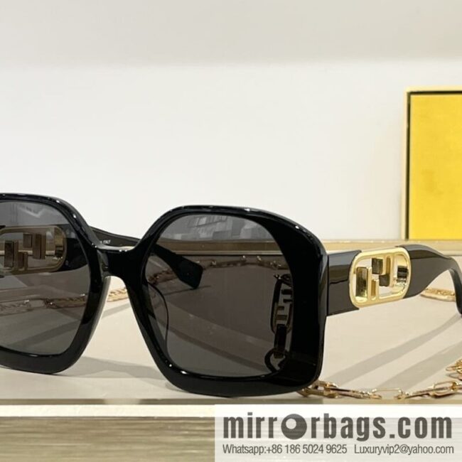Fendi iconic logo large square sunglasses