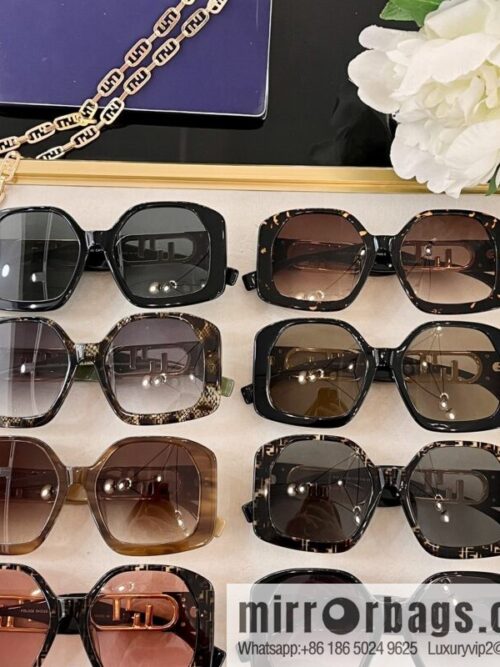 Fendi iconic logo large square sunglasses