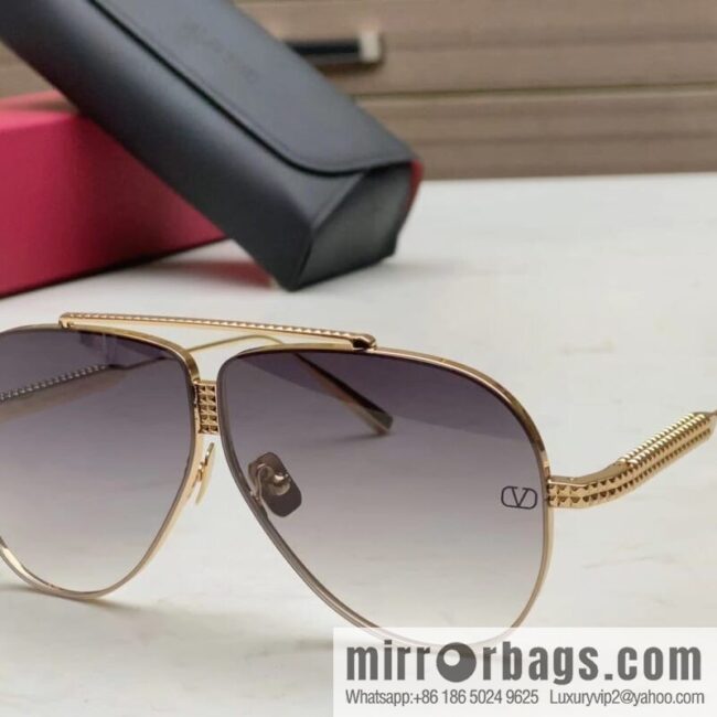 VALENTINO Valentino\'s new toad frame women\'s sunglasses