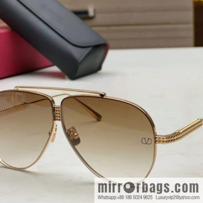 VALENTINO Valentino\'s new toad frame women\'s sunglasses