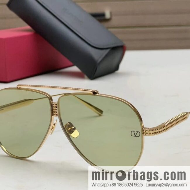 VALENTINO Valentino\'s new toad frame women\'s sunglasses