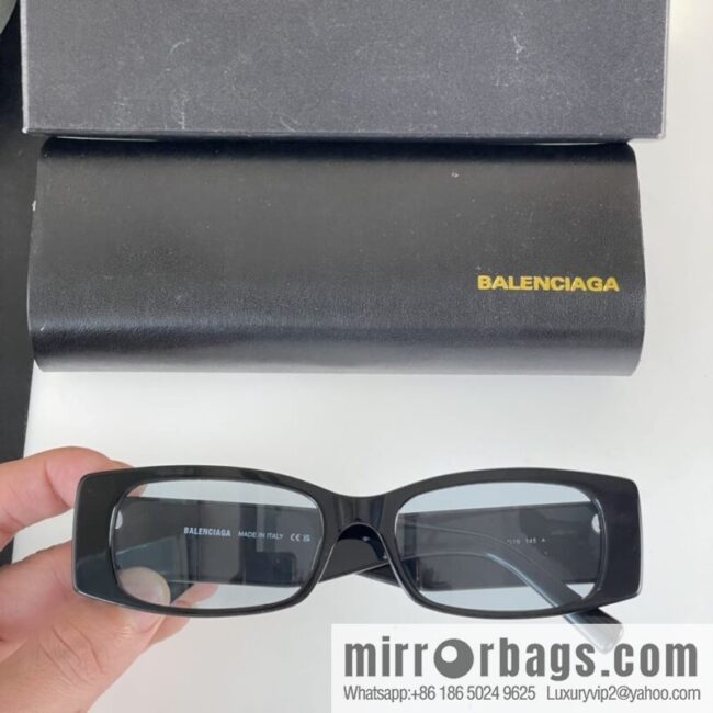 BACLENCIAGA Balenciaga Classic Style Sunglasses