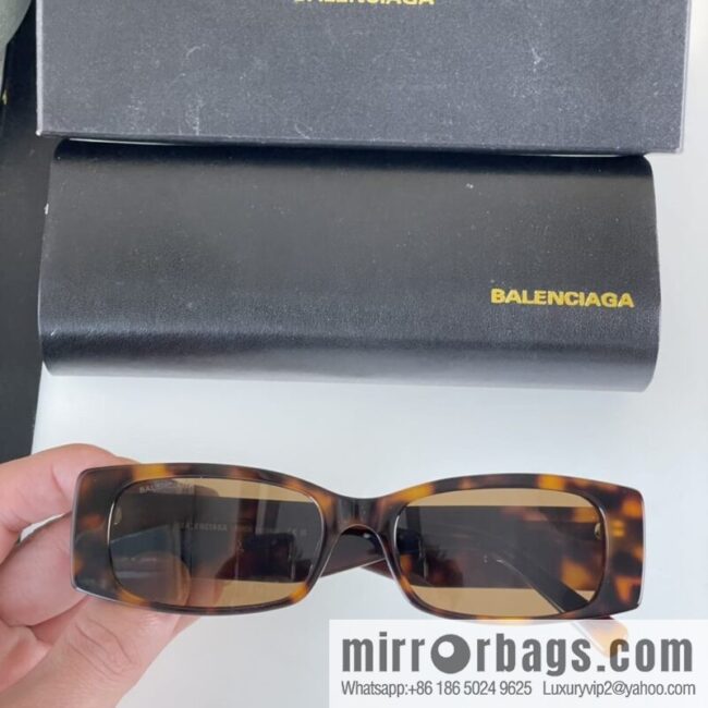 BACLENCIAGA Balenciaga Classic Style Sunglasses