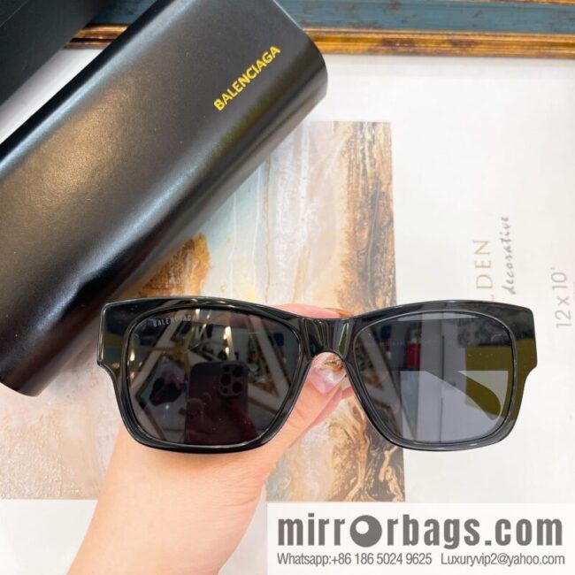 BALENCIAGA Balenciaga square frame unisex sunglasses