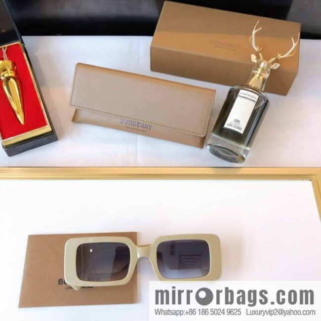 Burberry Burberry Exquisite Square Unisex Sunglasses