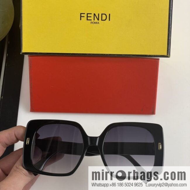 Fendi women\'s square sunglasses