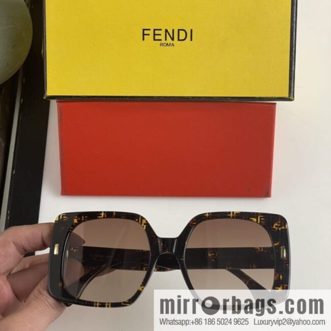 Fendi women\'s square sunglasses