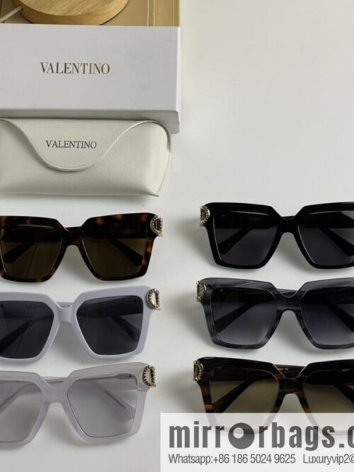 VALENTINO Valentino Large Square Women\'s Sunglasses