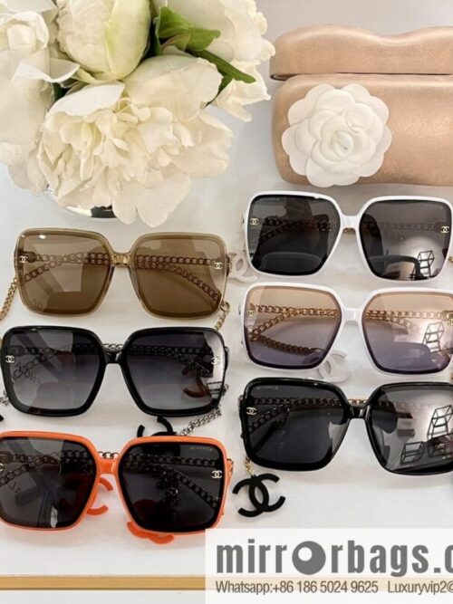Chanel pendant women\'s sunglasses