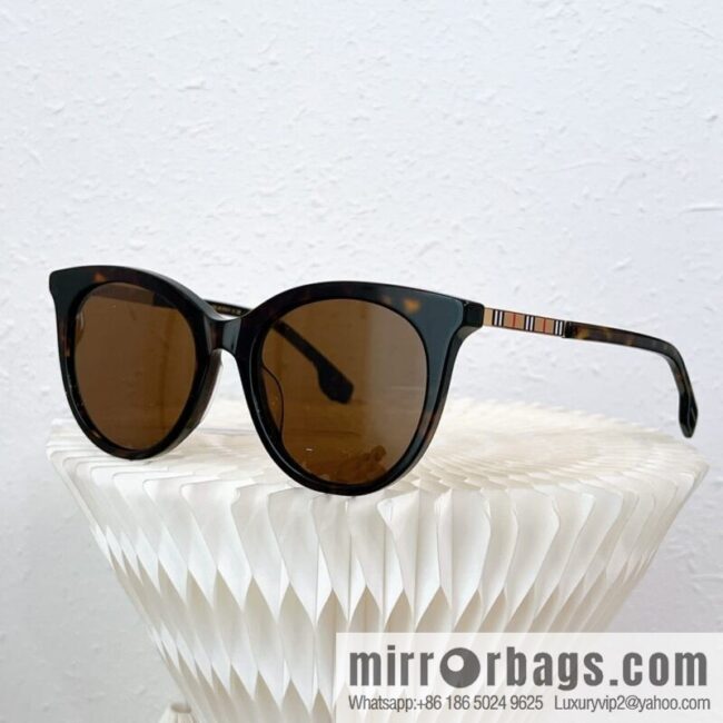 Burberry Round Frame Women\'s Sunglasses