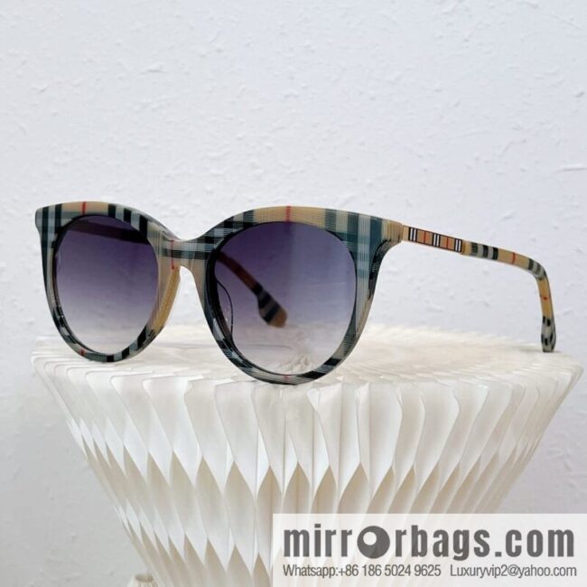 Burberry Round Frame Women\'s Sunglasses