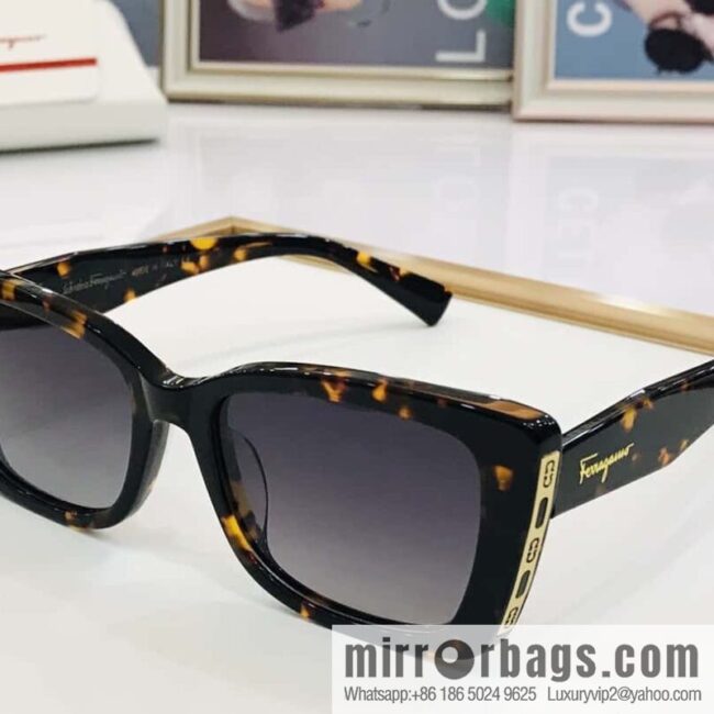 Ferragamo logo temple unisex sunglasses