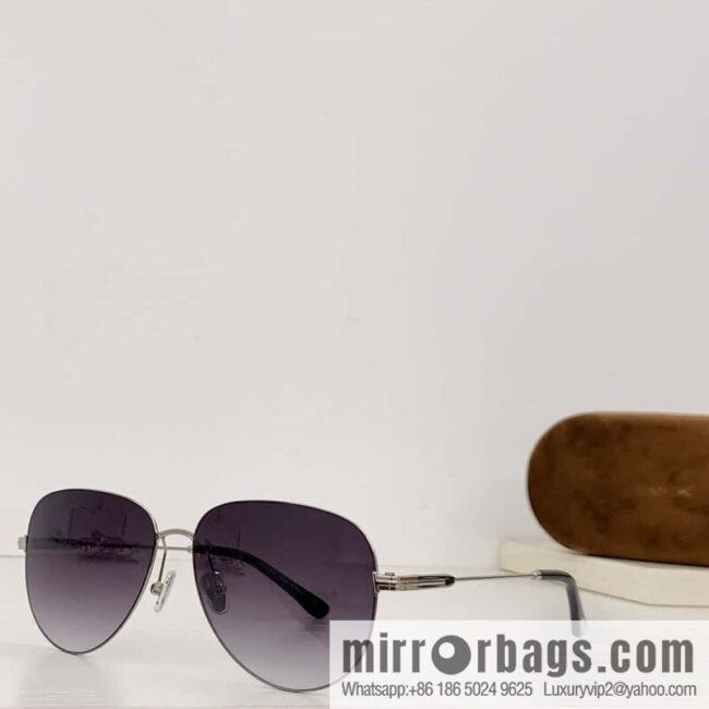 TOM FORD Metal temple embellishment logo Unisex sunglasses