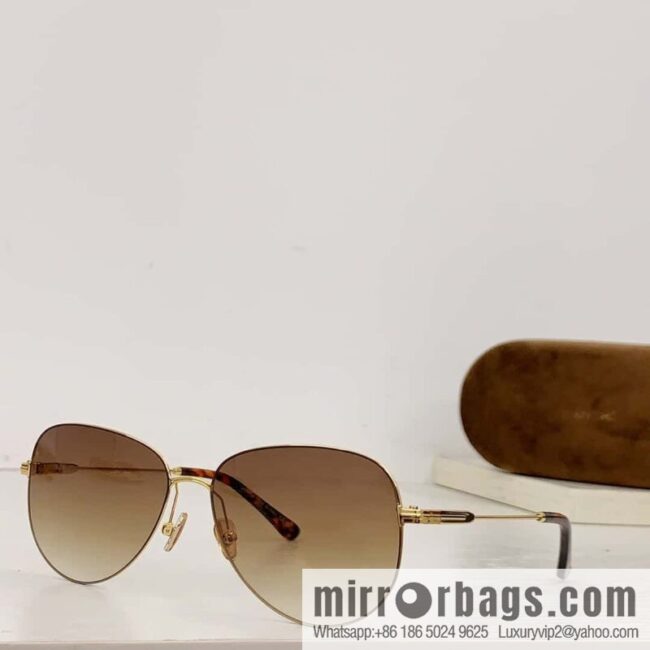TOM FORD Metal temple embellishment logo Unisex sunglasses