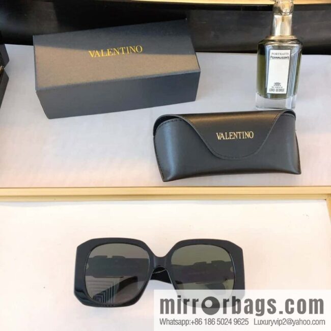 VALENTINO Valentino Large Box Unisex Sunglasses