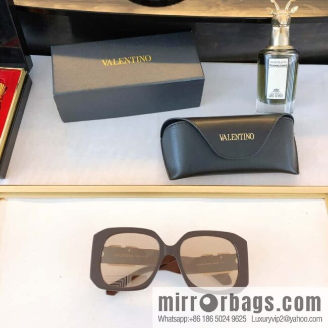 VALENTINO Valentino Large Box Unisex Sunglasses