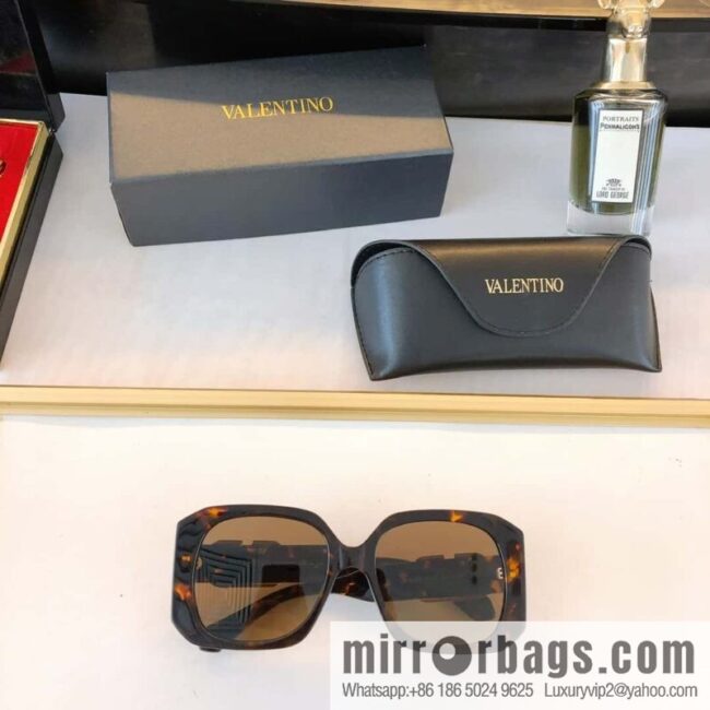 VALENTINO Valentino Large Box Unisex Sunglasses