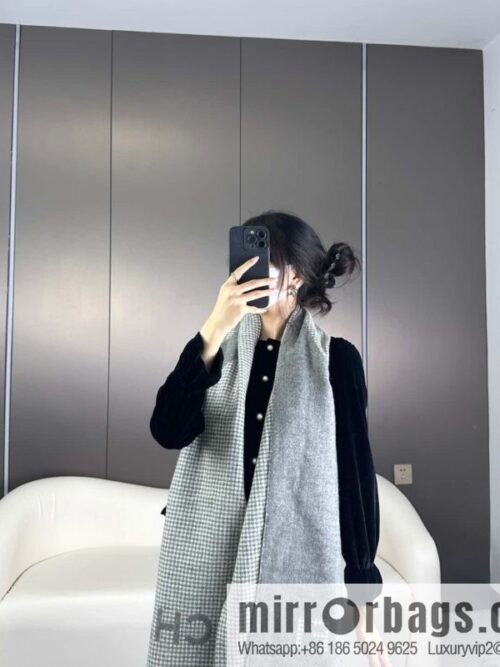 wsxc1697643167513_0-800x800erla5tgdtxl32711_20250626031302.jpg CHANEL Grandma Xiang tail order new 23B thousand bird grid color matching cashmere scarf