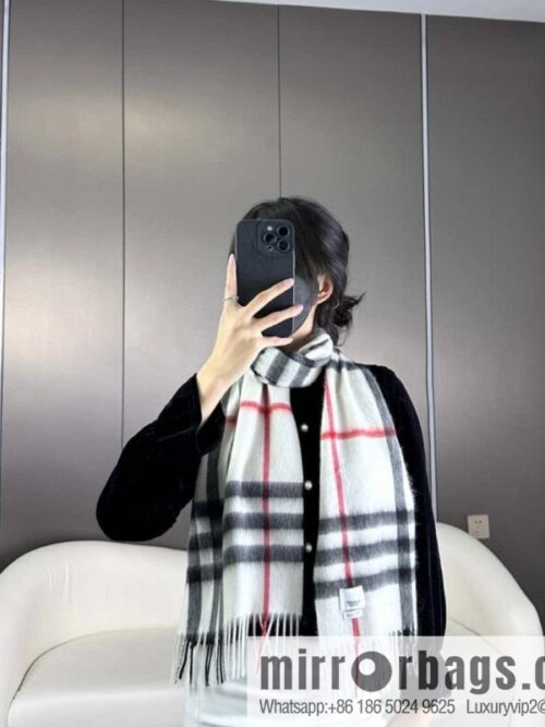 wsxc1705771185577_0-800x800wsdlh1sgvji7677_20250625132456.jpg Burberry Burberry 2023 ace word-of-mouth burberry deep water ripple classic cashmere plaid scarf