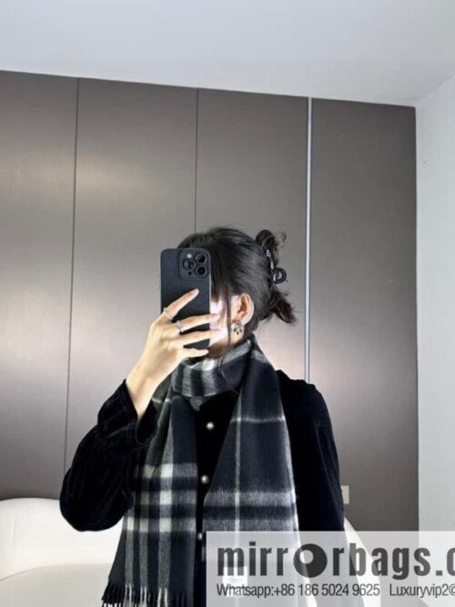 wsxc1705771212190_0-800x800f2hbzv3yhbj7767_20250625132738.jpg Burberry Burberry 2023 ace word-of-mouth burberry deep water ripple classic cashmere plaid scarf