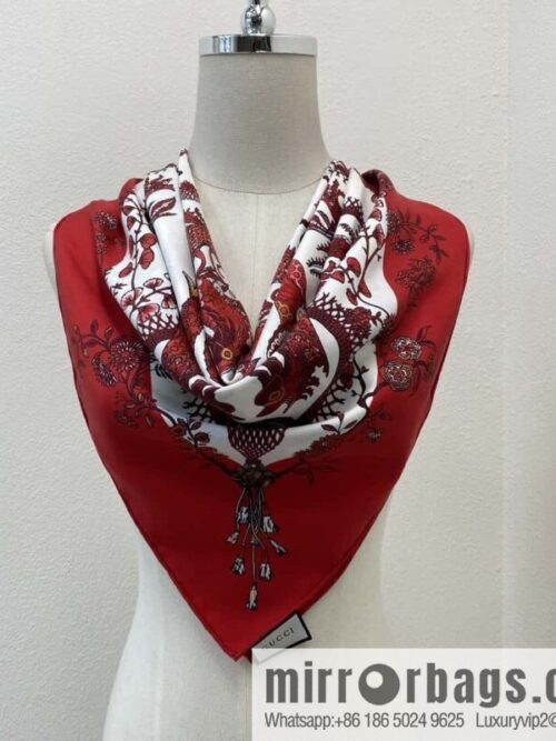 wsxc1709044604311_0-800x80053swxagibzn7512_20250625132037.jpg GUCCI \"Year of the Dragon Hand-painted Square Scarf\" Silk Scarf