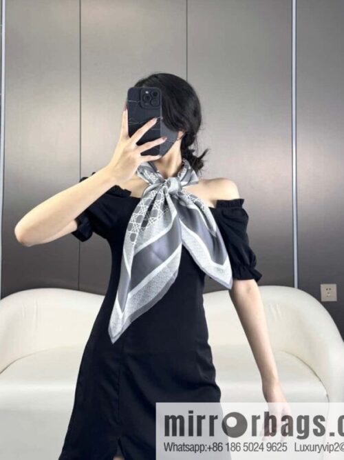 wsxc1713343264770_0-800x800d1f03yq4ars7135_20250625130945.jpg Dior silk scarf