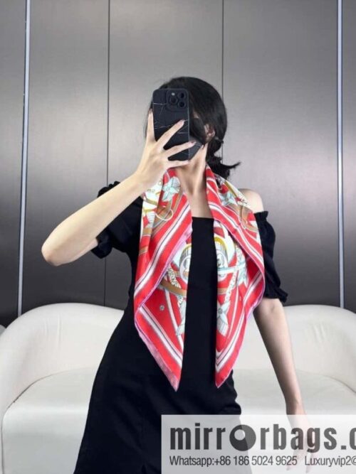 LV [L three-dimensional relief pattern 90] silk printing square towel