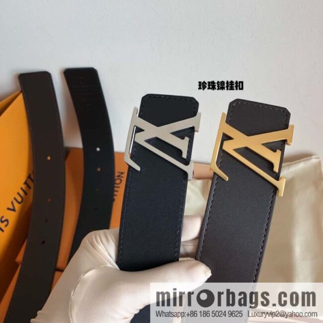 LV Initiales belt