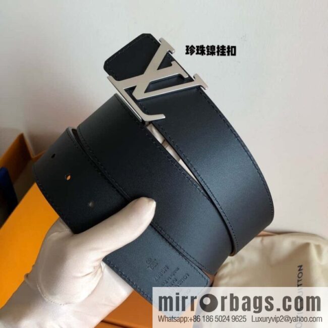 LV Initiales belt