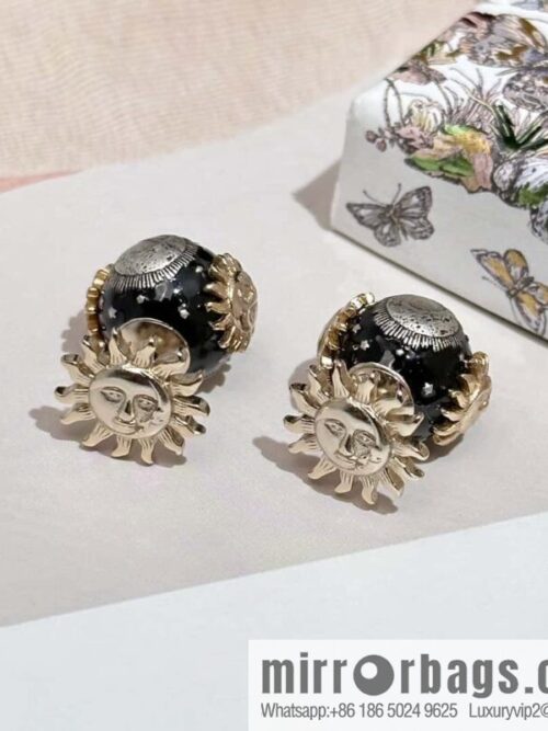 wsxc1718721874372_0-800x800djq4fdexfcs71901_20250630151442.jpg New ☑️ Dior Tribales Earrings