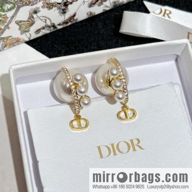 New ☑️ Dior pearl, earrings stud earrings