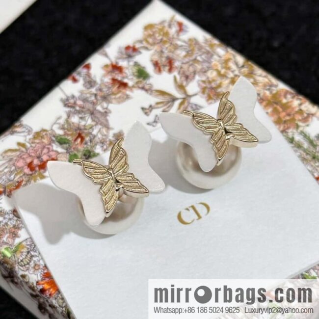 New ☑️ DIOR butterfly big pearl stud earrings