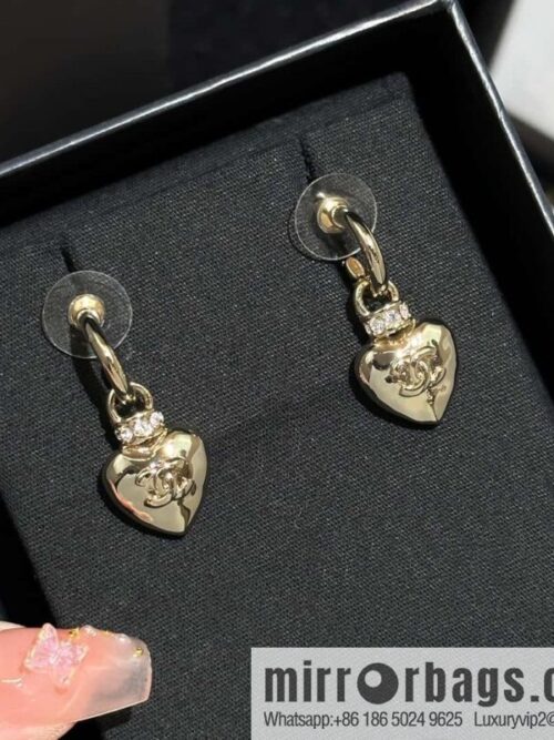 wsxc1718721961425_0-800x800kw0a4reoz0p71576_20250630150335.jpg ❗️New ❗️ Chanel stud earrings ☀️ new ☑️ Chanel c2 double c gold peach heart love stud earrings ☀️