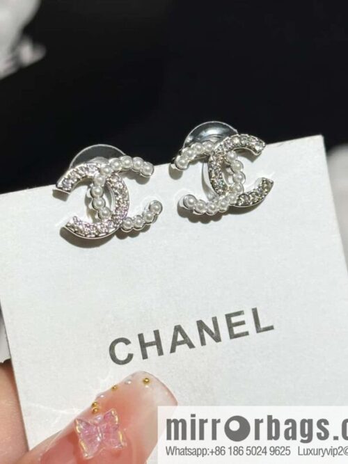 wsxc1718721964517_0-800x800xk1eke45lhw71565_20250630150312.jpg ❗️New ❗️ Chanel stud earrings ☀️ new ☑️ Chanel c1 double c half pearl half diamond stud earrings ☀️