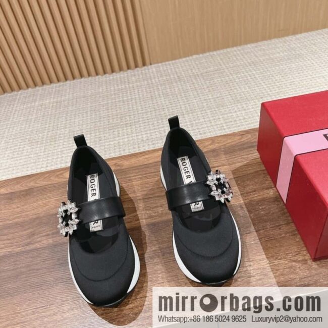 𝐑𝐨𝐠𝐞𝐫 𝐕𝐢𝐯𝐢𝐞𝐫 Roger Vivia #Early Spring New Viv\'Run Buckle Fabric Sneakers