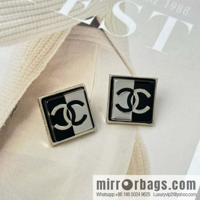❗️New ❗️ Chanel stud earrings ☀️ new ☑️ Chanel c1 double c square acrylic stud earrings ☀️