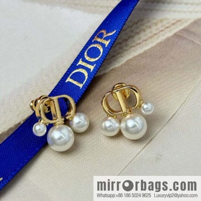 New ☑️ DIOR size pearl stud earrings