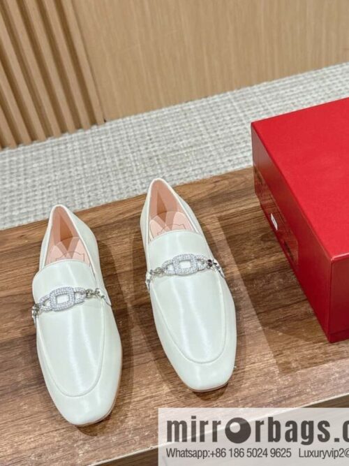 𝐑𝐨𝐠𝐞𝐫 𝐕𝐢𝐯𝐢𝐞𝐫 𝟮𝟬𝟮𝟰/𝐬𝐬 RV Roger Vivia\'s new one-pedal diamond buckle loafers
