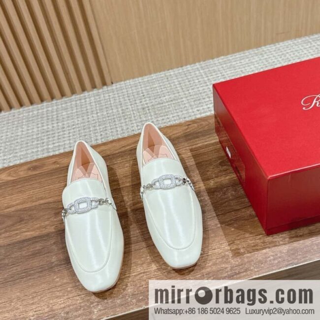𝐑𝐨𝐠𝐞𝐫 𝐕𝐢𝐯𝐢𝐞𝐫 𝟮𝟬𝟮𝟰/𝐬𝐬 RV Roger Vivia\'s new one-pedal diamond buckle loafers