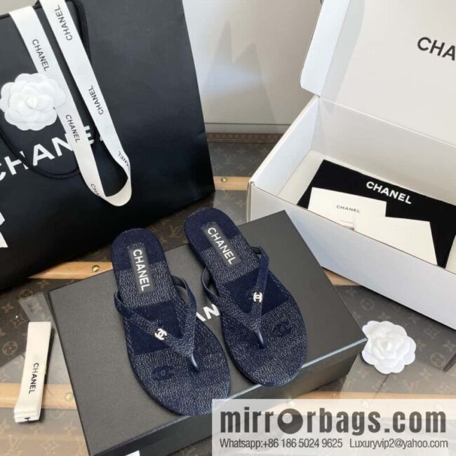 CHANEL Xiaoxiang Denim blue, double C rhinestone buckle flip-flop slippers